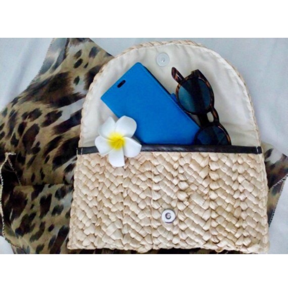 BRAND NEW HANDMADE straw clutch - Picture 5 of 5